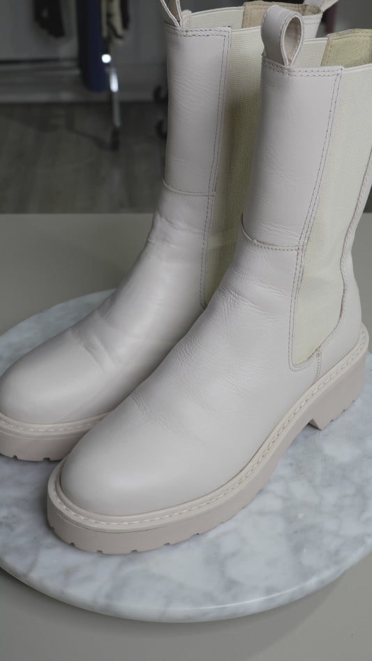 Steve Madden Boots (off white, size 8)