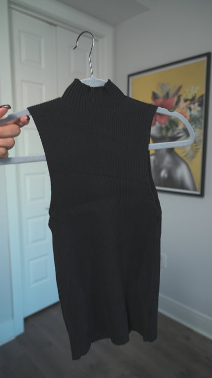 Petal & Pup Sleeveless Knit - Size Large